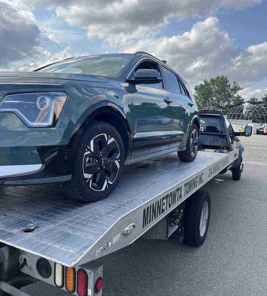 Minnetowta Towing - Flatbed Towing Services in Bloomington, Minneapolis, Edina, Eden Prairie, and Richfield, Minnesota.